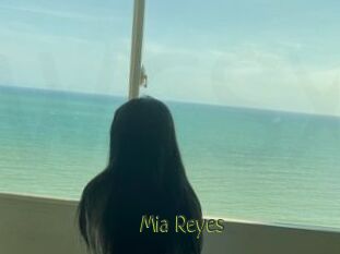 Mia_Reyes