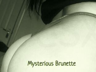 Mysterious_Brunette