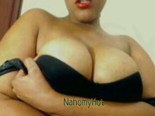 NahomyHot